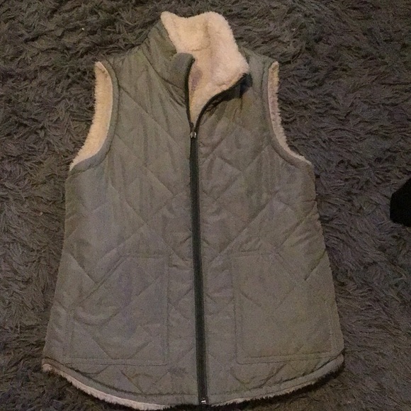 Grey and white flip vest gently used - Picture 1 of 2